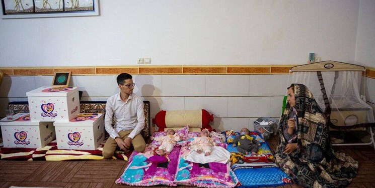 اهدای بسته‌های لبخند مادری به چندقلوهای سراسر ایران