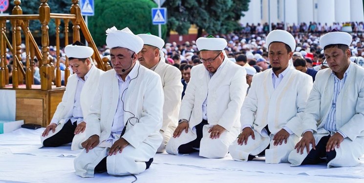 برگزاری نماز عید قربان در قرقیزستان + تصاویر