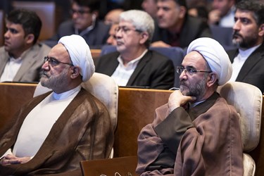حجت الاسلام و المسلمین حکمت علی مظفری رئیس دیوان عدالت اداری و حجت‌الاسلام محمد مصدق، معاون اول قوه قضائیه در  همایش امنیت سرمایه گذاری