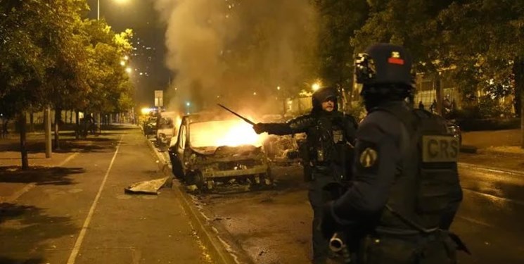 استقرار ۴۵۰۰۰ نیروی پلیس برای سرکوب تظاهرات‌کنندگان در فرانسه