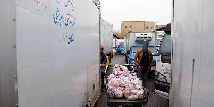 فارس من| افزایش قیمت مرغ‌ و خرید و فروش در کوچه‌ پس‌کوچه‌های اطراف میدان بهمن‌