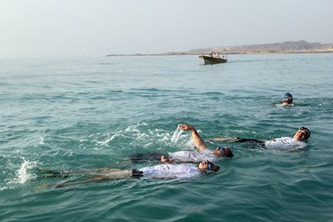 بیست و یکمین سال برگزاری شنای جانبازان در قشم