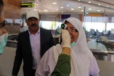 انجام تست کرونا از نخستین کاروان حجاج ایرانی  در فرودگاه شهدای ساری به کشور