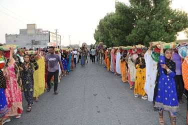 آغاز نهمین جشنواره آنبه میناب با برگزاری  کارناوالی از آئین ها وسنت ها