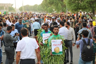 آغاز نهمین جشنواره آنبه میناب با برگزاری  کارناوالی از آئین ها وسنت ها