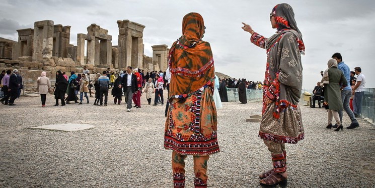 بازدید ۱۰ هزار گردشگر خارجی از آثار تاریخی فارس