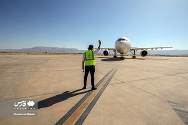 1st Group of Iranian Hajj Pilgrims Return Home