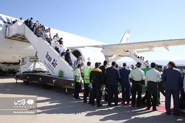 1st Group of Iranian Hajj Pilgrims Return Home