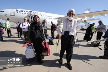 1st Group of Iranian Hajj Pilgrims Return Home