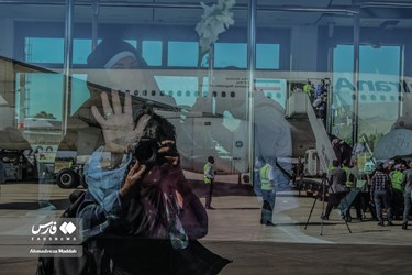1st Group of Iranian Hajj Pilgrims Return Home
