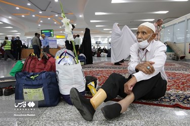 1st Group of Iranian Hajj Pilgrims Return Home