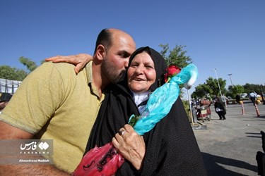 1st Group of Iranian Hajj Pilgrims Return Home