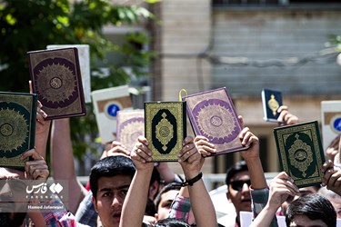 Iran's Students Condemn Desecration of Qur'an in Sweden