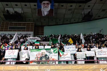  تجمع و حماسه ایستادگی مردم و خانواده‌ های شهدا برای حجاب 