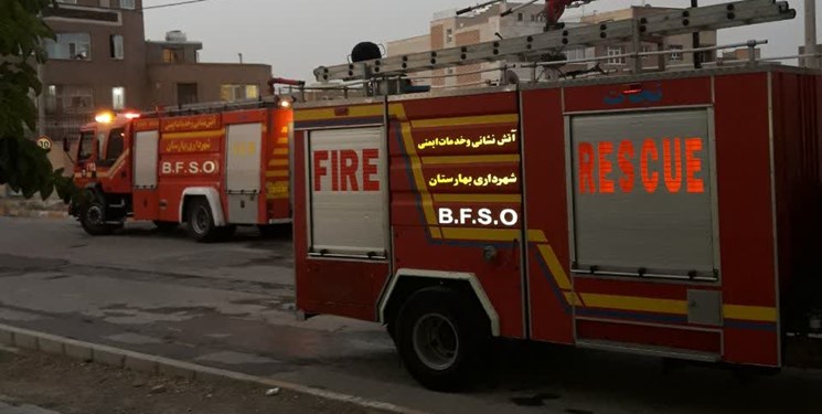 حریق ۳ خودرو در تعمیرگاه‌ شرق تهران و مصدوم شدن یک شهروند