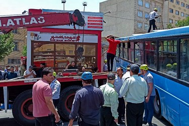 حادثه شدید برخورد  اتوبوس شرکت واحد با تعدادی خودرو در تبریز و شهروندان 