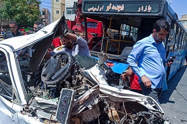 حادثه شدید برخورد  اتوبوس شرکت واحد با تعدادی خودرو در تبریز و شهروندان 