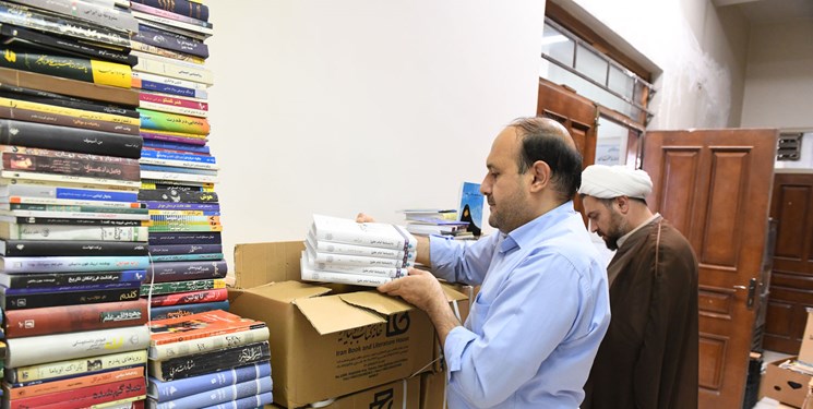 اهداء ۱۴۰۰ جلد کتاب به کتابخانه آستان حضرت عبدالعظیم