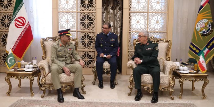 فرمانده ارتش پاکستان با سرلشکر باقری دیدار و گفت‌وگو کرد