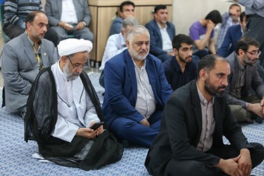حضور حجت الاسلام حیدر مصلحی در مراسم بزرگداشت مادر فرمانده شجاع و دلاور لشکر بدر دوران دفاع مقدس سرلشکر پاسدار شهید اسماعیل دقایقی 