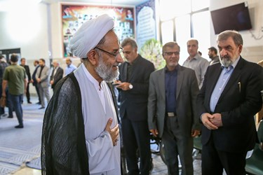 حضور حجت الاسلام حیدر مصلحی در مراسم بزرگداشت مادر فرمانده شجاع و دلاور لشکر بدر دوران دفاع مقدس سرلشکر پاسدار شهید اسماعیل دقایقی 