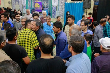 چادری شدن 6 بانو بوشهری در حضور خانواده شهید «آرمان علی وردی»