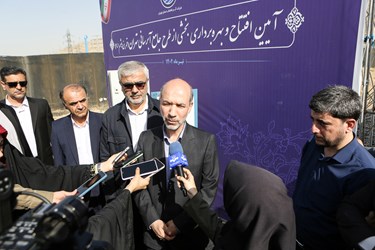 علی‌اکبر محرابیان، وزیر نیرو در جمع خبرنگارن