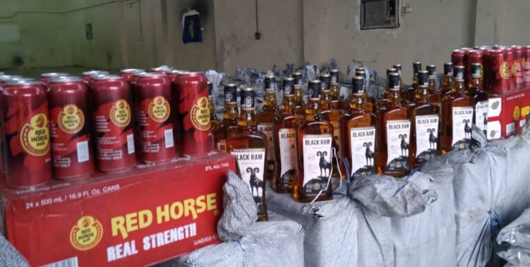 کشف  ۱۰ هزار بطری مشروبات الکلی توسط نیروی دریایی سپاه