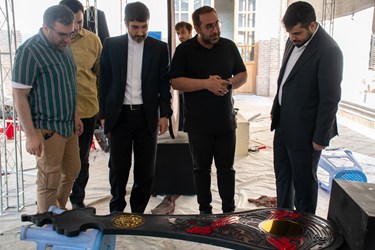 بازدید رئیس سازمان زیباسازی،رضا صیادی و مهدی عباسی عضو شورای شهر تهران از تیغه های طراحی شده در خانه اتحادیه