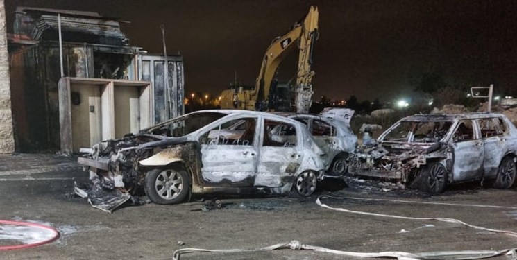 شهرک‌نشینان صهیونیست حمله کردند؛ ده‌ها خودرو فلسطینی‌ها در آتش سوخت