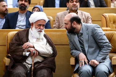 مهدی اسلام‌پناه رئیس سازمان ملی استاندارد و آیت‌الله علی‌اکبر رشاد عضو شورای عالی انقلاب فرهنگی در مراسم اهدای جایزه ملی کیفیت