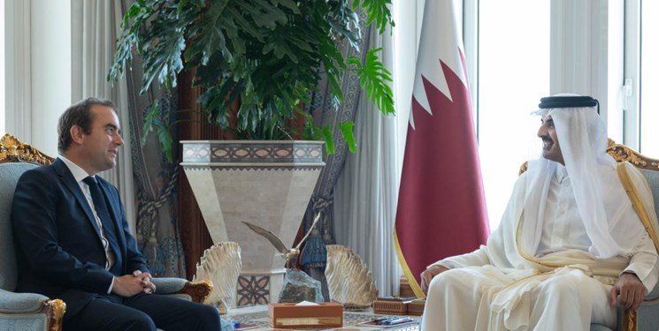 دیدار وزیر دفاع فرانسه با امیر قطر