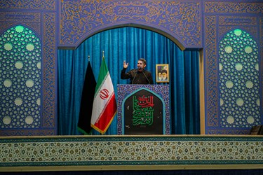 مداحی امیر عباسی در نخستین نماز جمعه ماه محرم