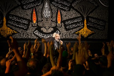 مدیحه سرایی حاج محمد کمیل در مراسم شب چهارم هیئت روضه مکتب المهدی (عج)