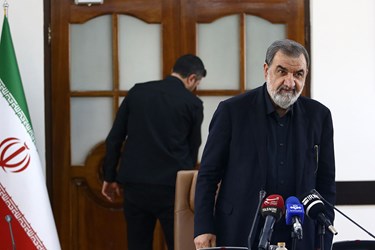 ورود محسن رضایی دبیر شورای عالی هماهنگی اقتصادی سران قوا به محل برگزاری نشست با اصحاب رسانه 