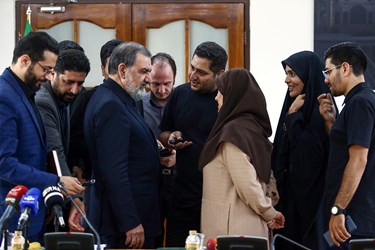 گفت و گوی صمیمی محسن رضایی دبیر شورای عالی هماهنگی اقتصادی سران قوا با اصحاب رسانه در پایان نشست 