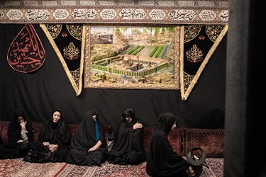 این خانه عزادار حسین است