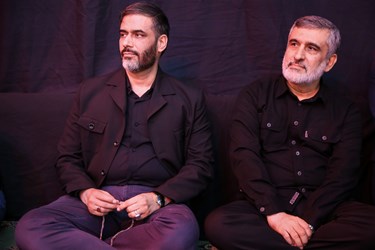 حضور سردار امیرعلی حاجی زاده فرمانده نیروی هوافضای سپاه پاسداران و سعید محمد مشاور رئیس بنیاد مستضعفان انقلاب اسلامی در هیأت آئین حسینی