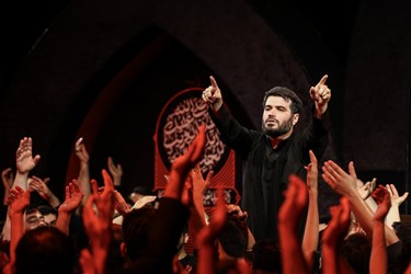 مداحی میثم مطیعی شب ششم ماه محرم در هیأت آئین حسینی