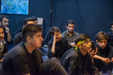 می مانیم پای حسین خویش