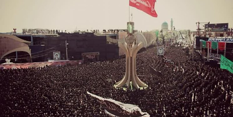 آماده‌سازی میدان امام خمینی(ره) بم برای برگزاری عزاداری سنتی، اینجا حسینیه ایران است