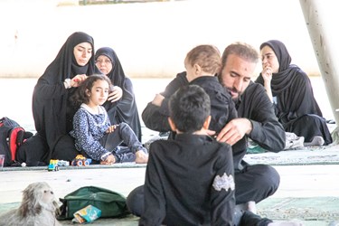 حضور خانواده ها  در مراسم عزاداری روز تاسوعا دانشگاه تهران