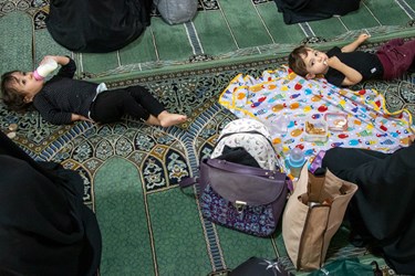 حضور خانواده ها  در مراسم عزاداری روز تاسوعا دانشگاه تهران
