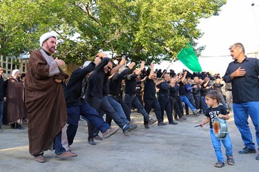 عزاداری شاخسی علم دیبی(پای علم) در تاسوعای حسینی در روستای ارزیل ورزقان