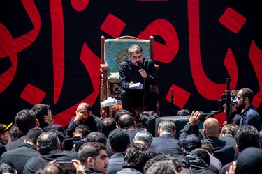 مداحی محمدحسین پویانفر در عزاداری عاشورای حسینی در امامزاده صالح (ع)