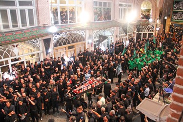 دستجات عزاداری تاسوعا و عاشورا حسینی در بازار تاریخی تبریز 