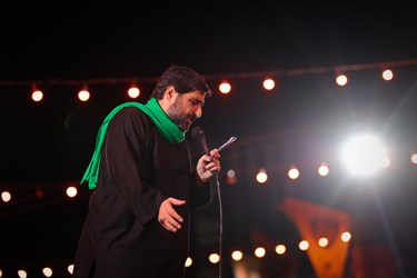 مرثیه سرایی سیدمجید بنی‌فاطمه در مراسم عزاداری شام غریبان حسینی هیات ریحانه الحسین(ع)