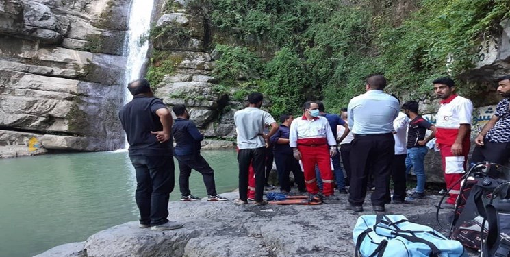 غرق شدن جوان ۲۵ ساله در آبشار خان‌ببین