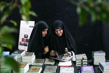 نمایشگاه محصولات فرهنگی موسسه انقلاب اسلامی