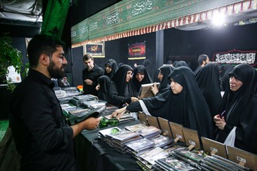 نمایشگاه محصولات فرهنگی موسسه انقلاب اسلامی